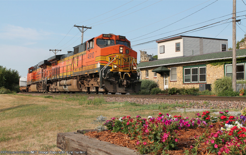 a-galesburg-il-clinton-ia-manifest-rolls-into-town-with-less-than